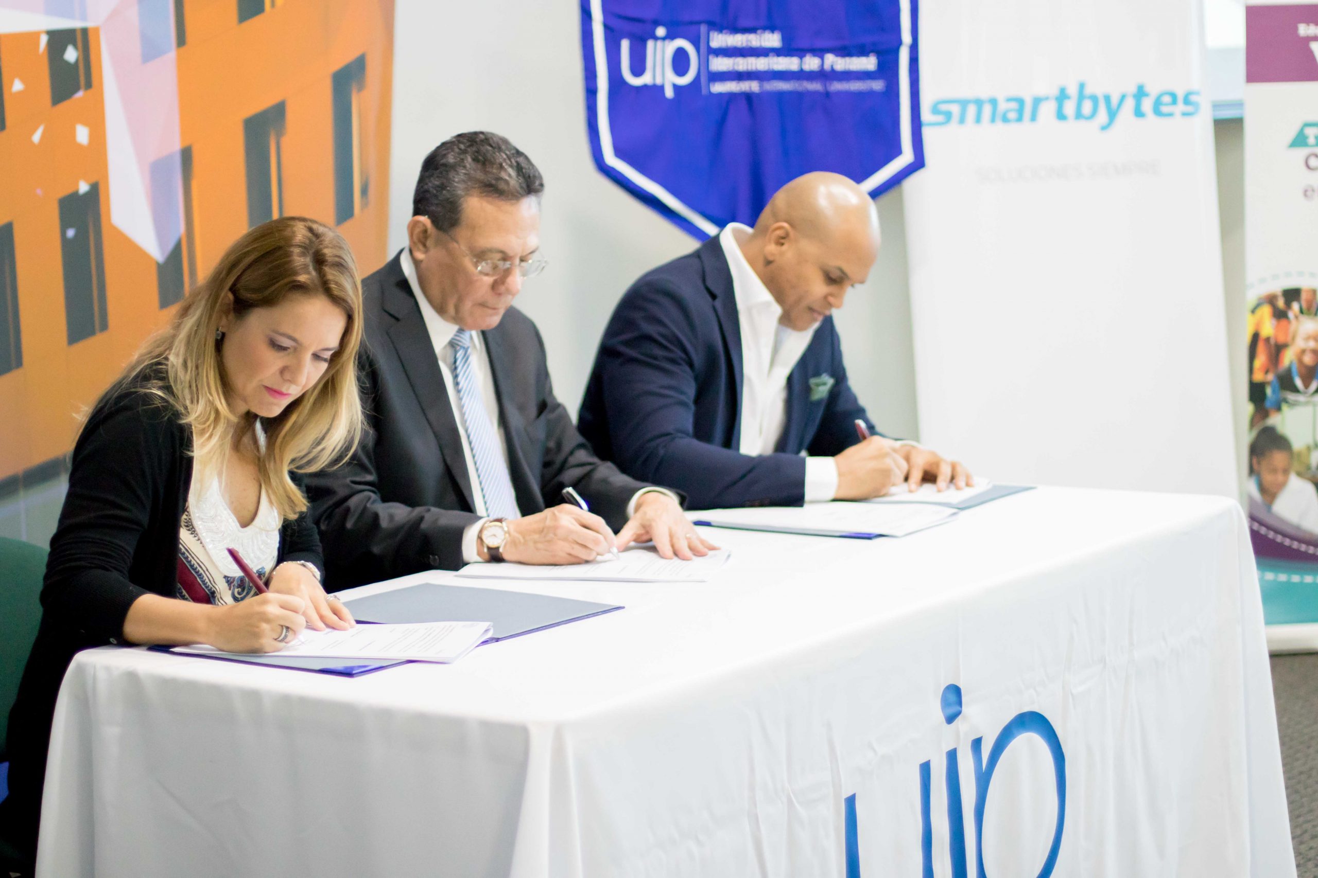 Convenio-smartbytes-glasswing-6 | Universidad Interamericana de Panamá